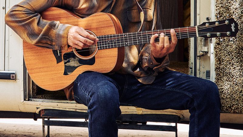 Taylor GS Mini Cơ Bản: So Sánh Model Koa, Mahogany & Walnut 6 Trải nghiệm chơi thử trực tiếp để cảm nhận chất âm Taylor GS Mini