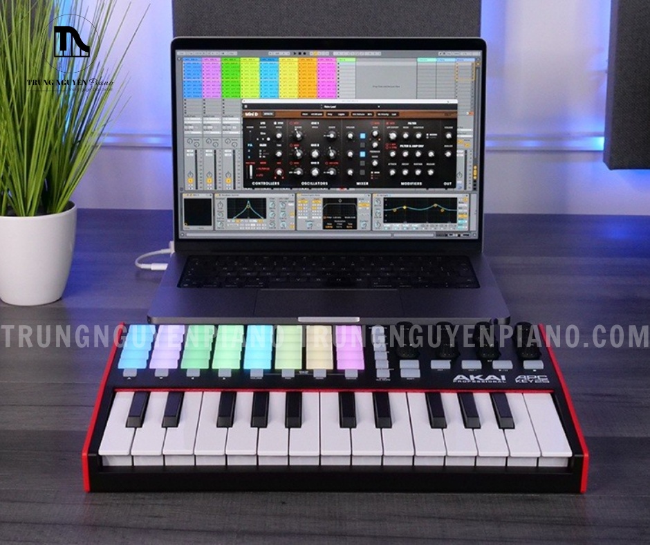 MIDI Keyboard Controller Akai APC KEY 25 MK2 16 Akai APC KEY 25 MK2 hoạt động liền mạch với Ableton Live, phù hợp cho setup phòng thu gọn nhẹ