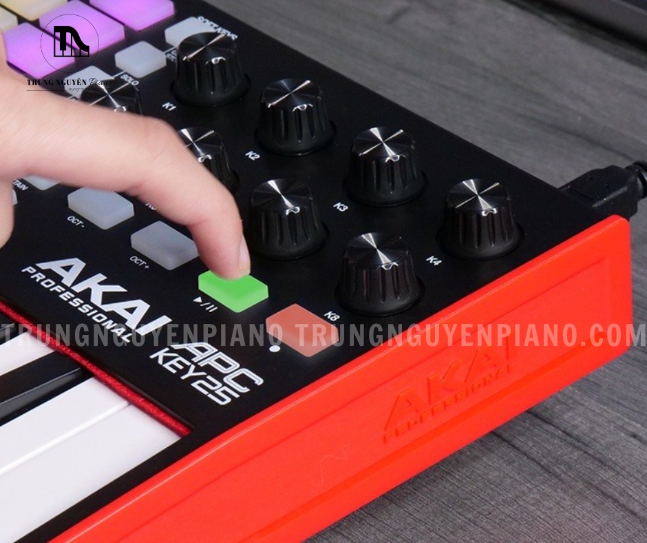 MIDI Keyboard Controller Akai APC KEY 25 MK2 17 Các nút điều khiển và transport trên Akai APC KEY 25 MK2 hỗ trợ thao tác nhanh khi sáng tác và biểu diễn