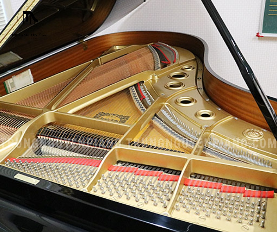 Đàn Piano Grand Yamaha C5B 14 Khung đàn Piano Grand Yamaha C5B đúc liền khối cùng với hệ thống chốt pin và pinblock nhiều lớp gỗ cứng tạo ra một bộ khung vững chắc