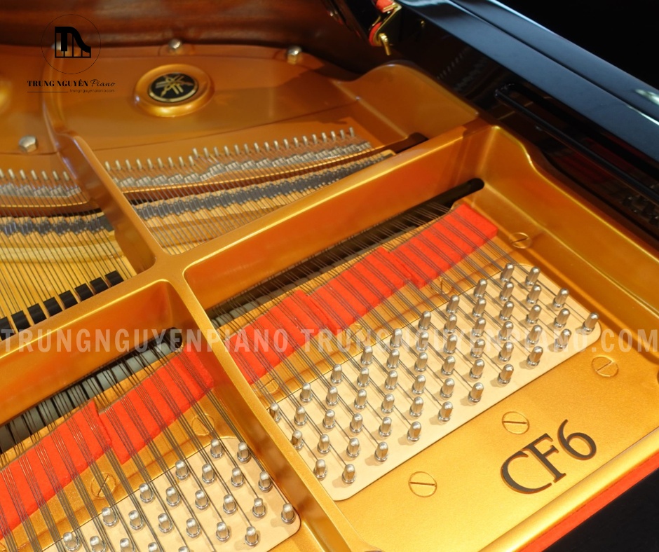 Khung kim loại của Đàn Piano Grand Yamaha CF6 được đúc thủ công bằng phương pháp đúc cát
