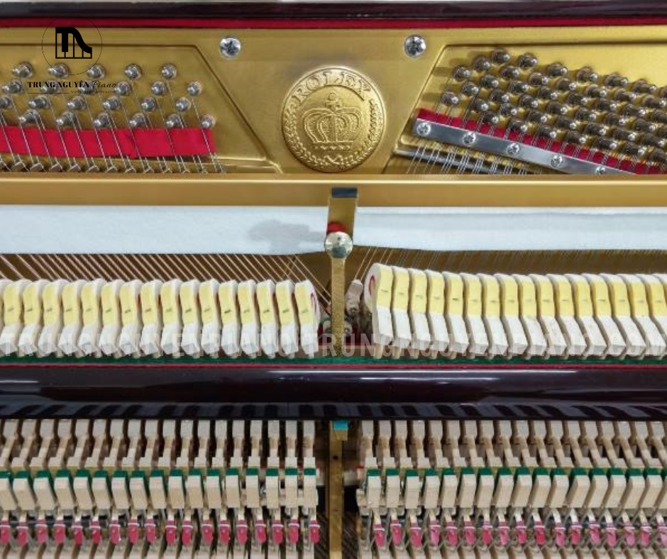 Đàn Piano Rolex KR22 3 Bộ máy cơ và khung gang đúc bên trong đàn piano Rolex KR22