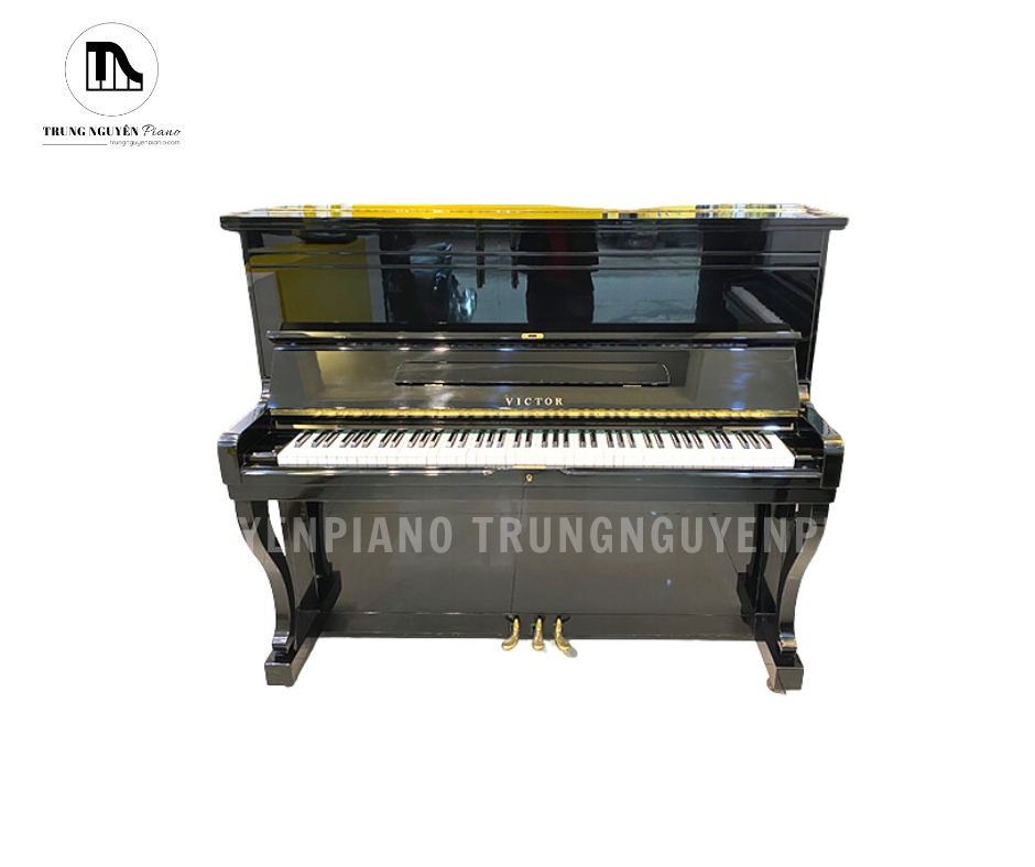 Đàn Piano Victor V103 nổi bật với thiết kế đen bóng thanh lịch và kết cấu khung gang