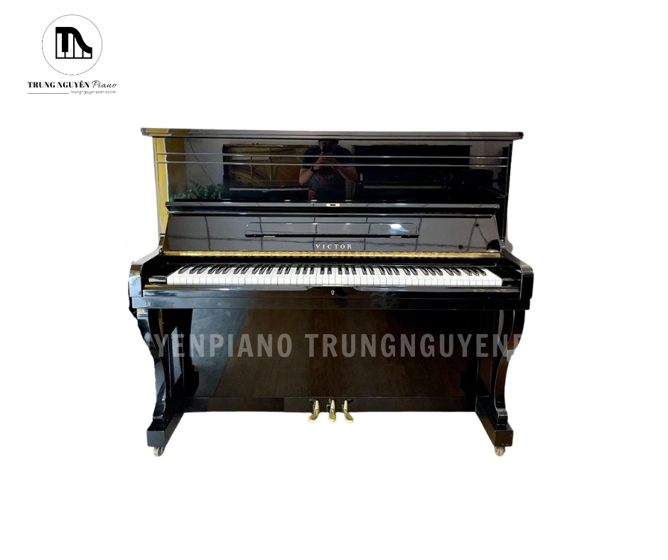 Đàn piano Victor V108 là mẫu upright cơ Nhật Bản có thiết kế nhỏ gọn