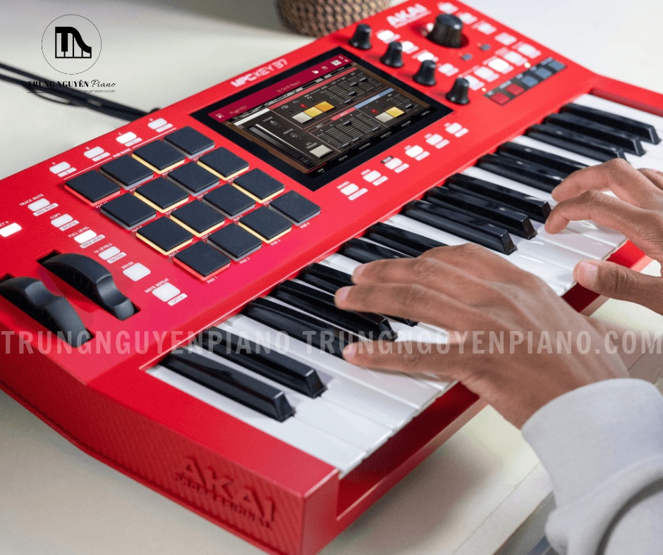 Thiết kế all-in-one cho phép vừa chơi phím vừa lập trình beat trên cùng một thiết bị