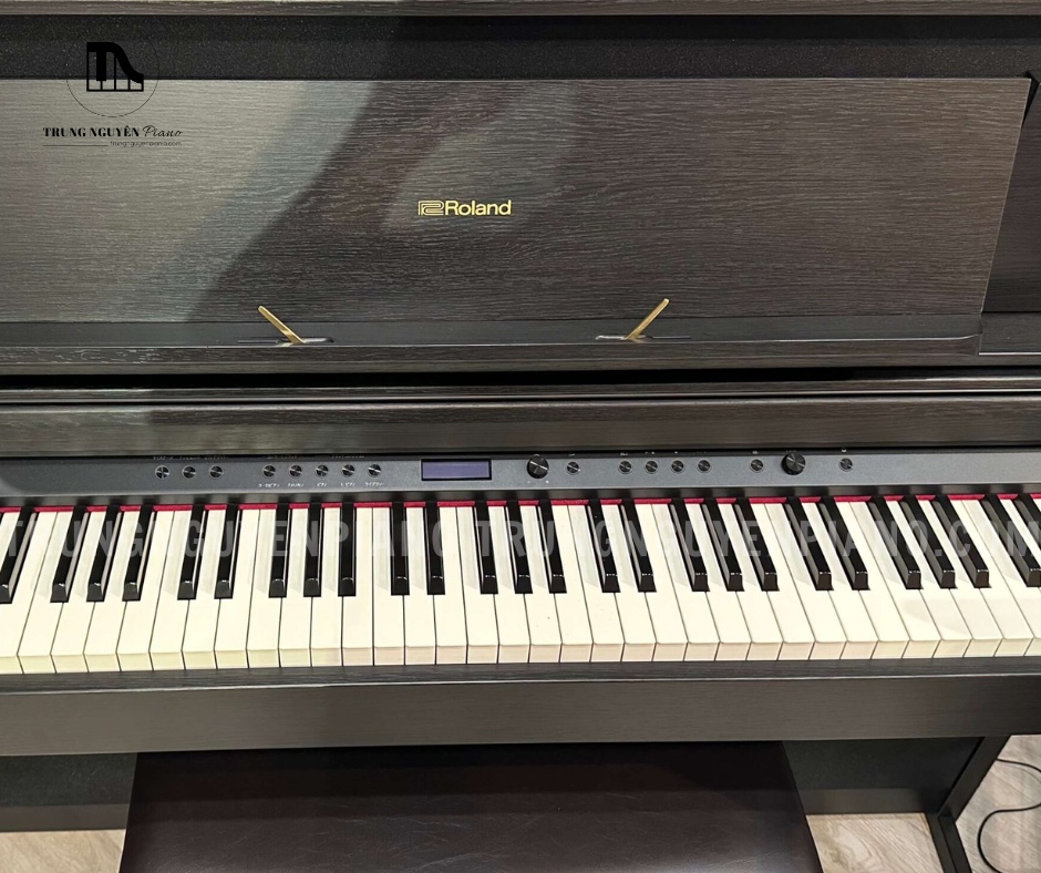 Piano Điện Roland LX706 4 Bàn phím Roland LX706 với phím Hybrid gỗ PHA-50, mang lại cảm giác nhấn chân thực như grand piano