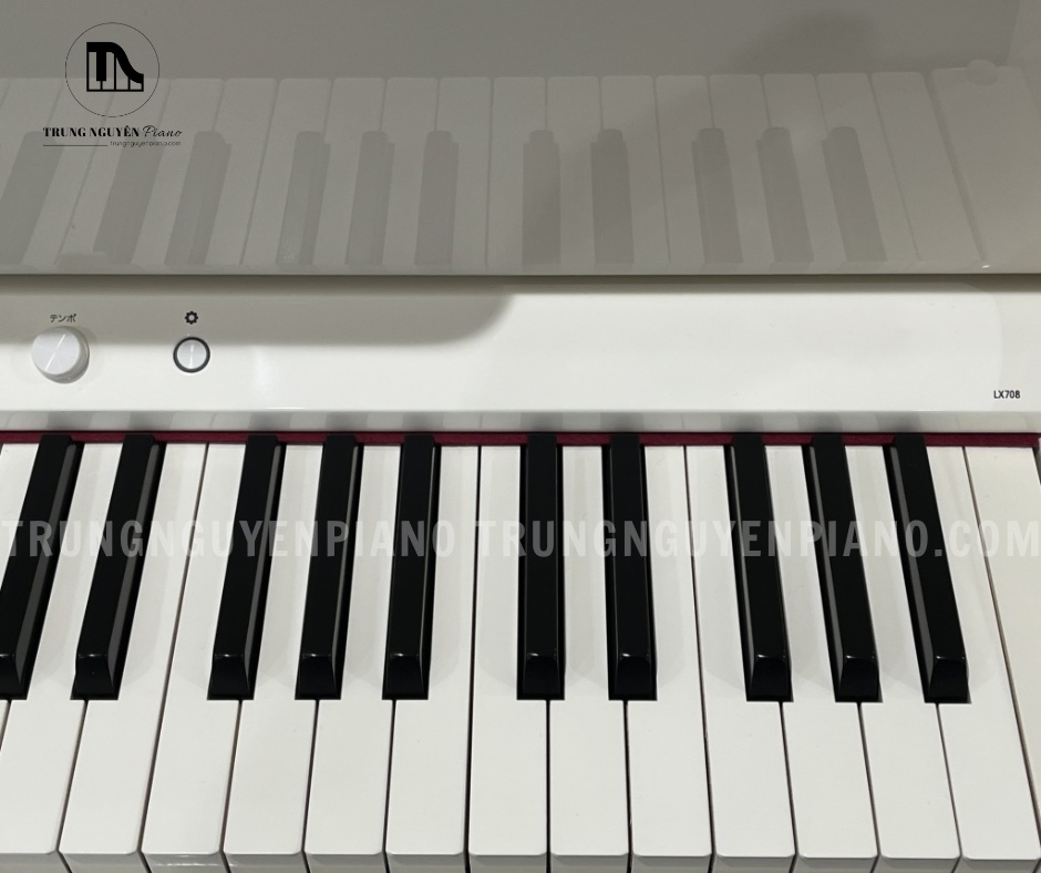 Piano Điện Roland LX708 6 Cận cảnh bàn phím Roland LX708 với phím dài Hybrid Grand, mô phỏng cảm giác chơi grand piano